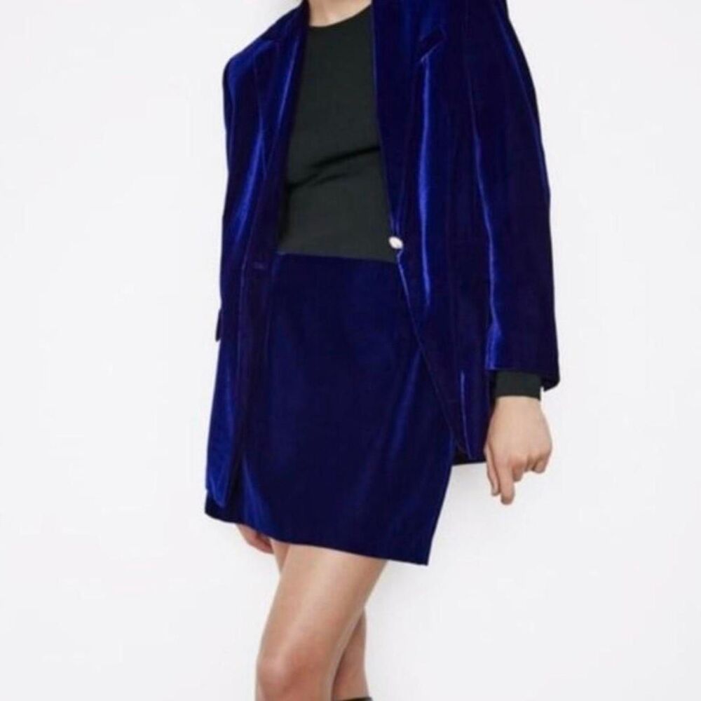 Zara Dark Blue Velvet A-Mini Skirt Size Large